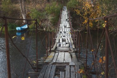 Ahşap köprü Nehri, koyu arka plan terk edilmiş