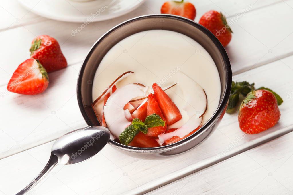 Coconut panna cotta with fresh strawberries