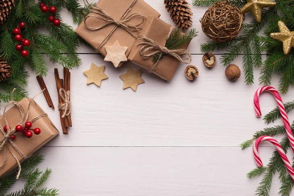 Mesa branca com decorações de Natal, espaço de cópia — Fotografia de Stock