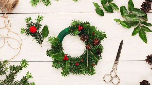 Handmade tools for making christmas wreath — Stock Photo, Image