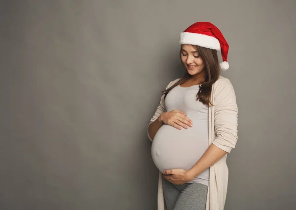 Tersenyum wanita hamil bermimpi tentang anak — Stok Foto