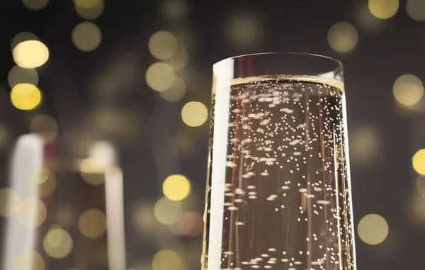 Champagne buborékok közelkép, ünnepi háttér — Stock Fotó