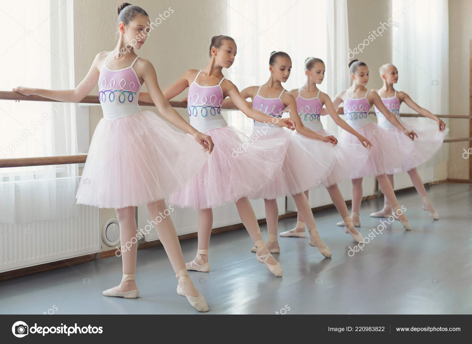 Фото группа балерин, зрелая женщина в юбке без трусов эротика видео