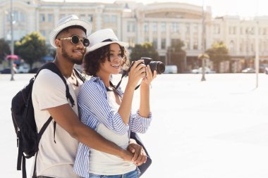 Afrikalı-Amerikalı çift New city, kopya alanı keşfetmek
