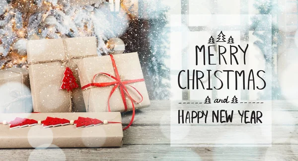 Feliz Año Nuevo tarjeta de felicitación con cajas de regalo —  Fotos de Stock