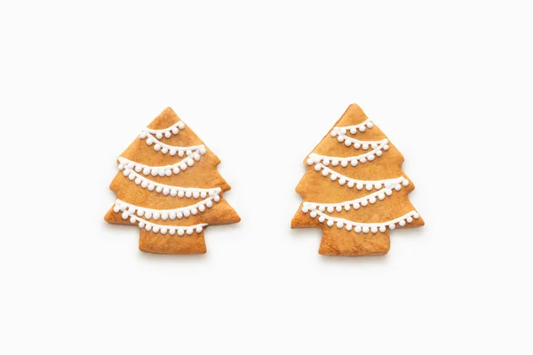 Árboles de Navidad de jengibre galletas aisladas sobre fondo blanco —  Fotos de Stock