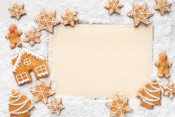 Rahmen aus Lebkuchen und Schnee mit Kopierplatz — Stockfoto