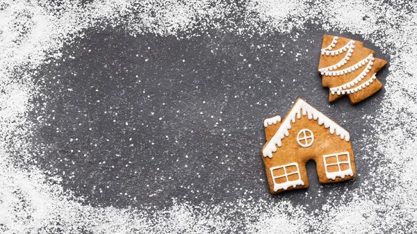 Kerstmis Achtergrond Met Gingerbread Koekjes Sneeuw Frame Met Kopie Ruimte — Stockfoto