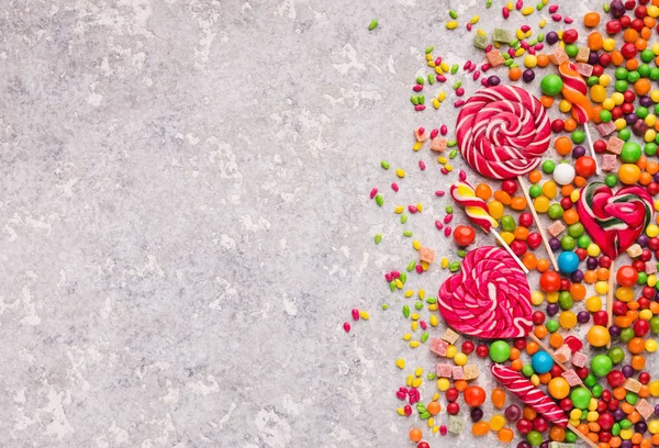 Fundo de comida colorida com doces e bombons — Fotografia de Stock