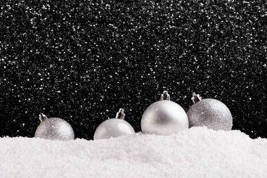 Noel ağacı süslemeleri ile yeni yıl arka plan