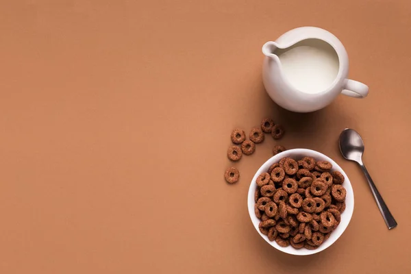 Breakfast background - milk, corn cereals, spoon top view — Stock Photo, Image