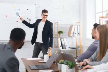 Ders ve meslektaşları için iş ofiste eğitim