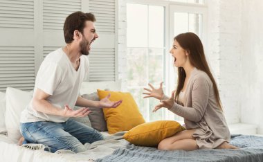 Tartışmayı yatak odasında çift