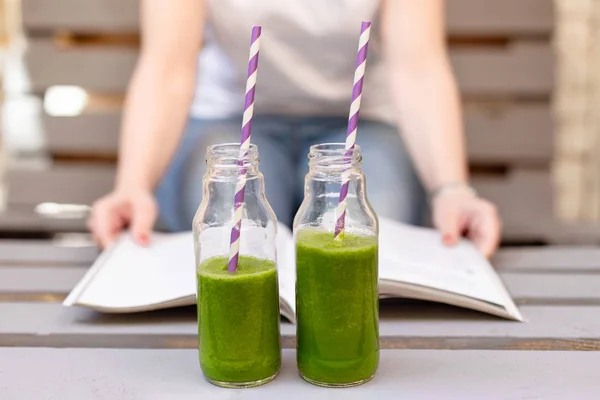 Laden Sie sich selbst auf. gesundes energetisches Cocktailkonzept — Stockfoto