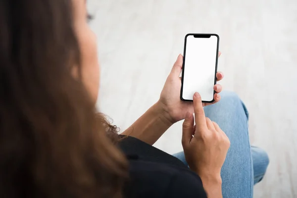 Smartphone dedo digitalizar segurança e proteção de privacidade — Fotografia de Stock