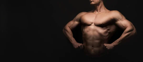 Stark atletisk man showes nakna muskulösa kropp — Stockfoto