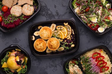 Sağlıklı gıda dır. Karışım-in sağlıklı take away yemekler, üstten görünüm