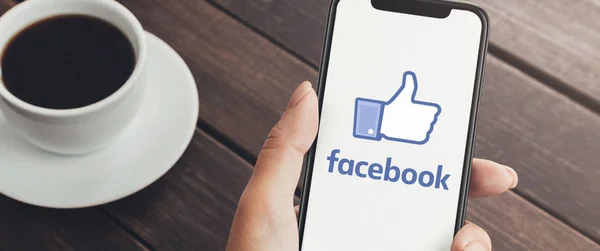 KHARKOV, UCRAINA - 23 dicembre 2018: logo di Facebook, popolare sito web — Foto Stock