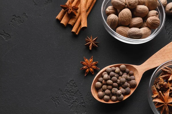 Nutmeg, cinnamon sticks, badyan and pepper closeup — Stock Photo, Image