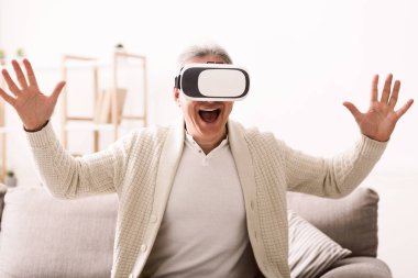 Komuta sizde sanal kulaklık ev video oyunu oynarken ile
