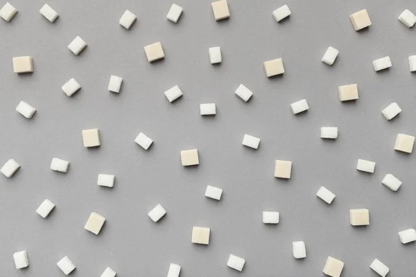 Słodki Tło Minimalistyczny Wzór Wykonany Białego Żółtego Cukru Szarym Tle — Zdjęcie stockowe