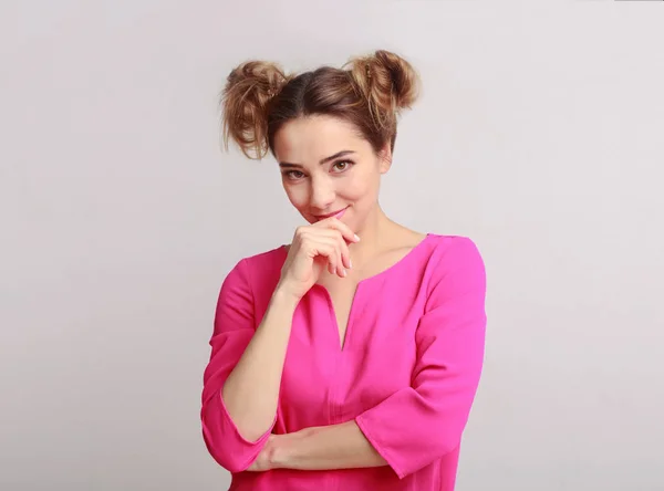 Beautiful woman shy and confused, gray background — Stock Photo, Image