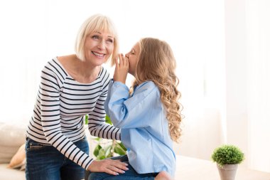 Sana güveniyorum. Onu Büyükannem sır söylemek kız