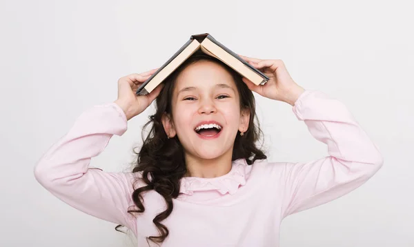 Lesen ist lustiges Konzept — Stockfoto