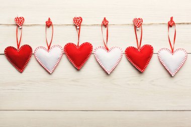 Sevgililer günü arka plan, el yapımı yastık kalpler Wood, kopya alanı