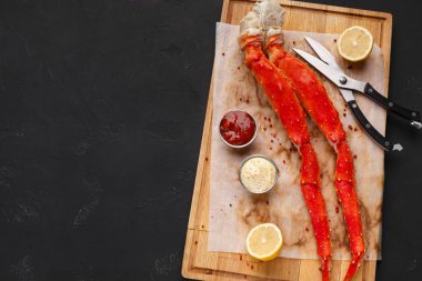 Araçlar yeme ile lezzetli Kral Yengeç bacakları görünümü top