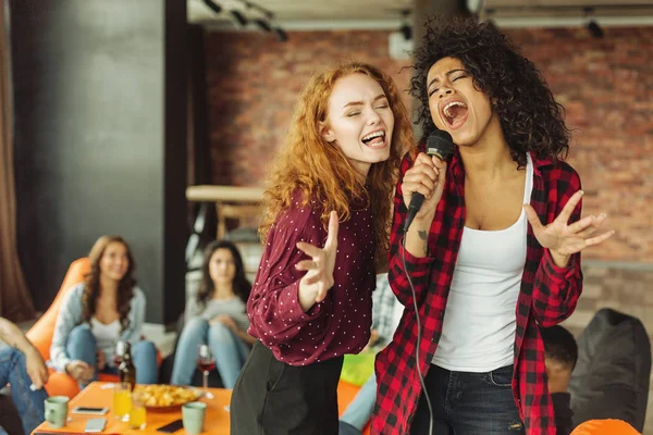 Concepto de fiesta de karaoke — Foto de Stock