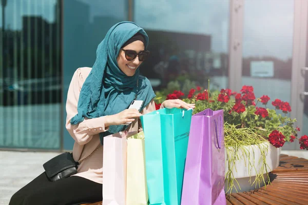 Gelukkig winkelen dag concept — Stockfoto