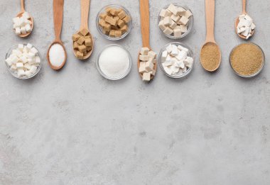 Şeker gri arka plan üzerinde farklı türde topluluğu