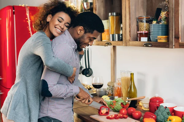 Pareja feliz en casa concepto — Foto de Stock