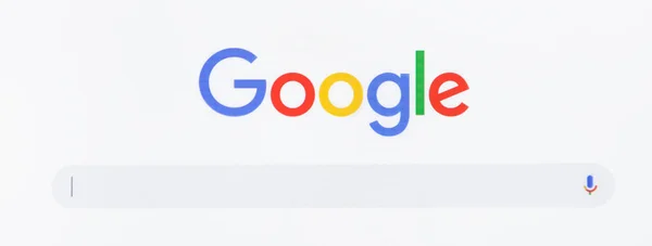 Google homepage on computer monitor with search bar — Stock Photo, Image