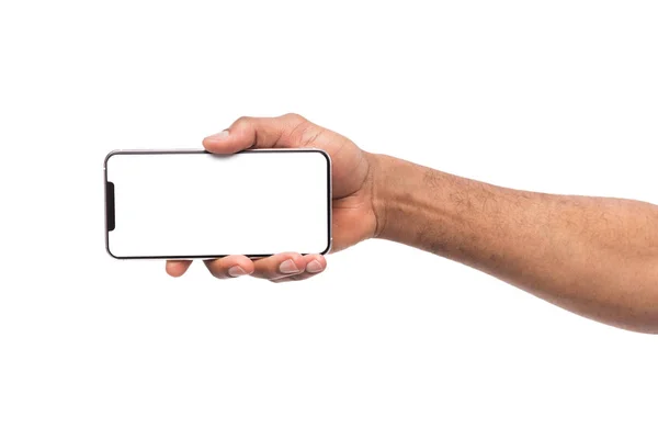 Męskiej dłoni trzymając smartfon w orientacji poziomej — Zdjęcie stockowe