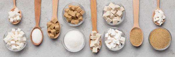Coleção de diferentes tipos de açúcar no fundo cinza — Fotografia de Stock