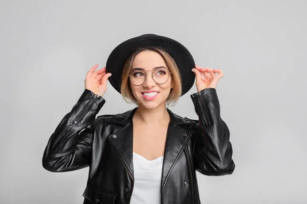 Fashion portrait of woman wearing black hat and jacket — Stock Photo, Image