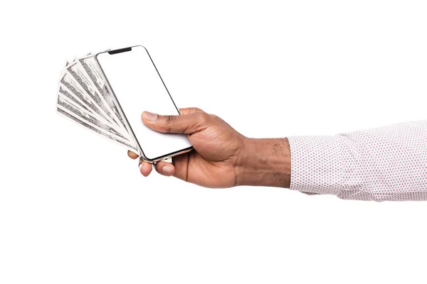 Мужские руки держат пустые банкноты и мобильный телефон — стоковое фото