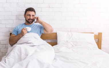 Evet ve sabahları kahve içme adam
