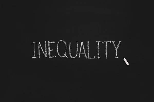 Word egyenlőtlenség írt fekete táblára, panoráma — Stock Fotó