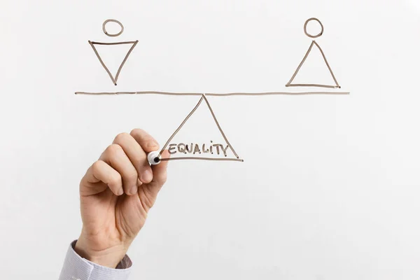 Равенство мужчин и женщин на стеклянной доске — стоковое фото
