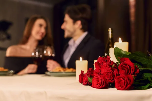 Dîner romantique pour couple, concept de réservation — Photo