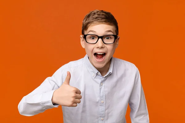 Little boy in glasses showing thumb up gesture — Stock Photo, Image