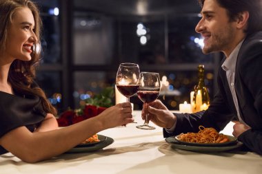 Aşk kavramı içinde birleştirmek için romantik yer