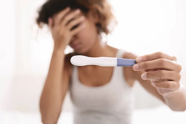 Upset black woman holding negative pregnancy test — Stock Photo, Image