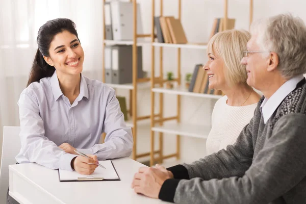 Retired old couple planning investments with financial consultant — Stock Photo, Image