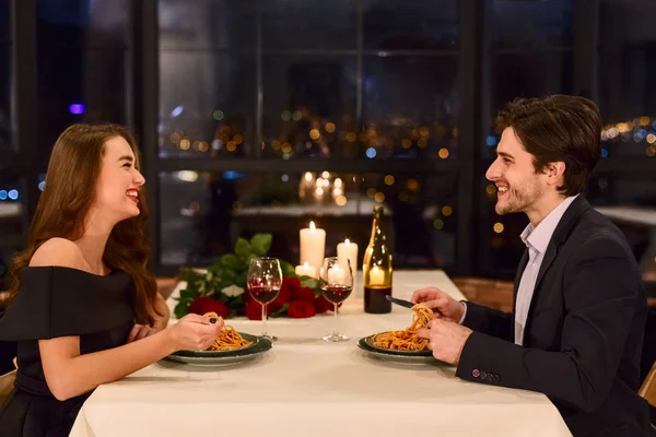 Романтический ужин на День Святого Валентина — стоковое фото