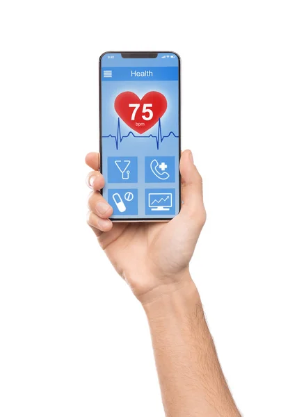 Hombre utilizando la aplicación del teléfono inteligente para comprobar los datos de salud — Foto de Stock