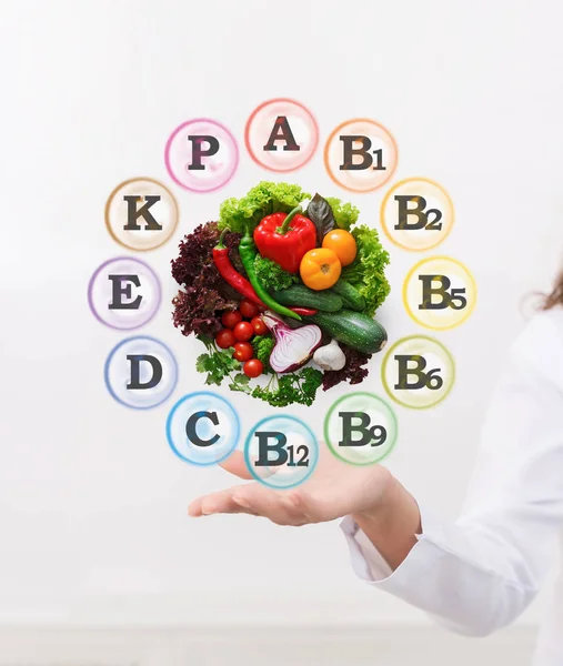 Nutritionist making diet plan on virtual screen — Stock Photo, Image